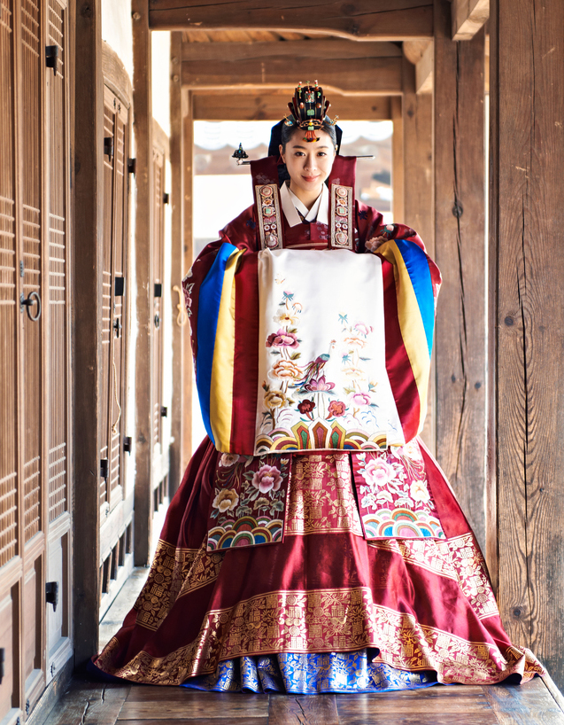 Bride-hanbok-traditional-Korean-wedding